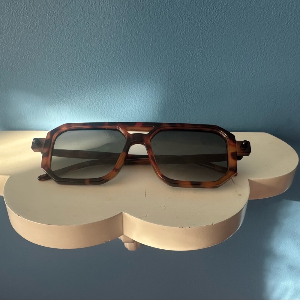 Tortoiseshell Geometric Sunglasses - Brown Tortoise Frame